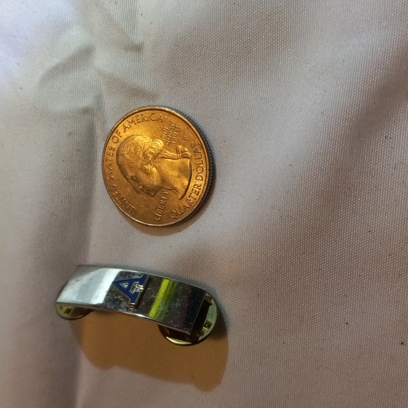 U.S.coast guard pin - Picture 3 of 3